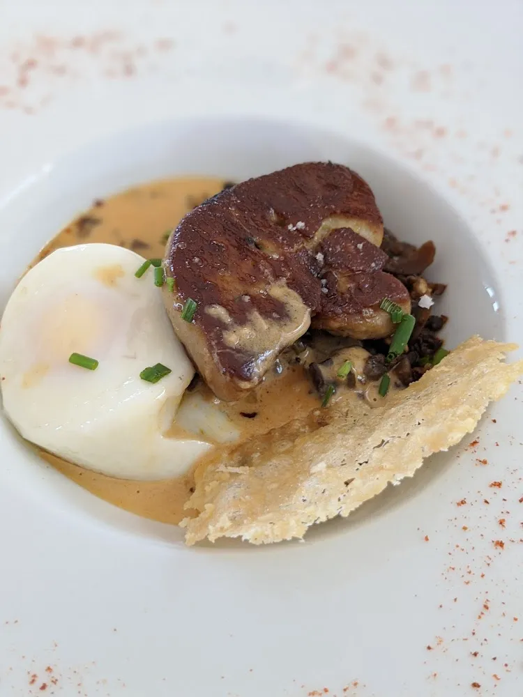 Escalope de Foie Gras de Canard Poêlée Et Œuf Poché